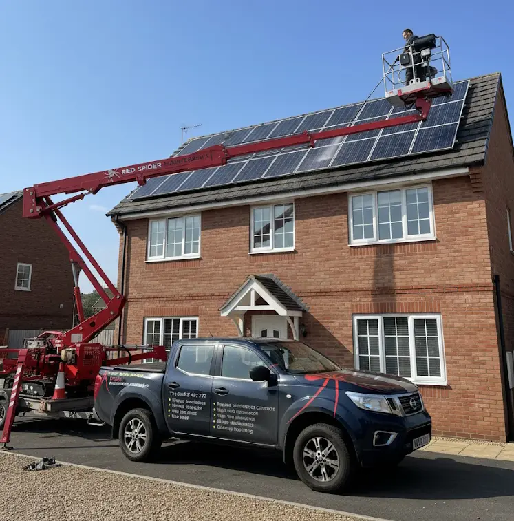 red-spider-solar-panel-cleaning-img3